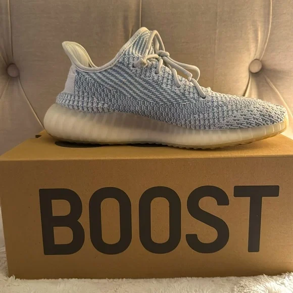 Yeezy Boost 350 V2 - Picture 3 of 9